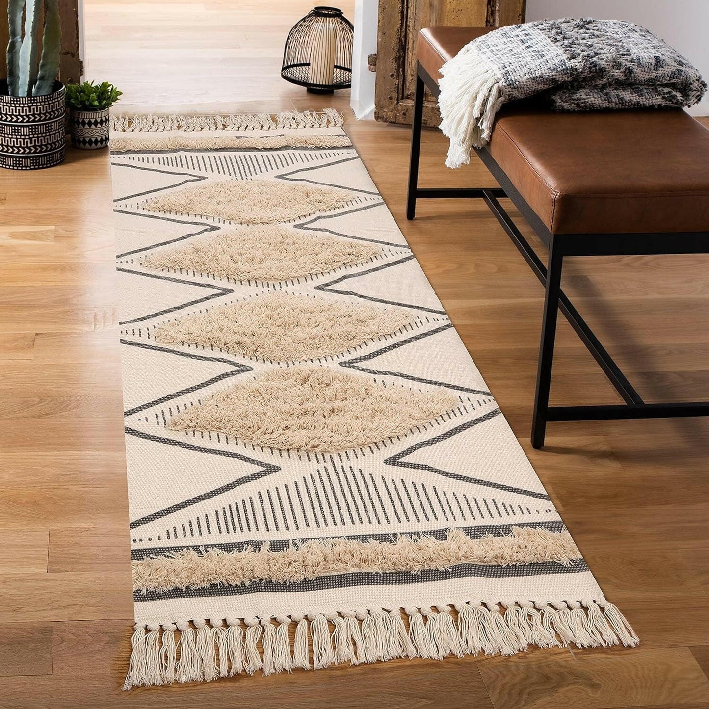 Boho Runner Rug 2.3'X5.3 Tufted Geometric Farmhouse Hallway Rugs with Tassels Washable Woven Tribal Diamond Throw Accent Rug Doormat for Kitchen Sink/Living Room/Bedroom.